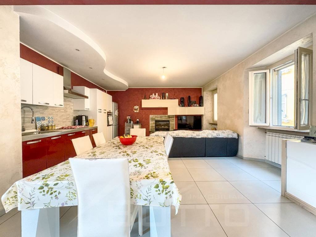 Salone - Three-room apartment via Tornielli 33, Borgomanero - photo 1