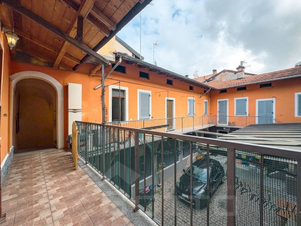 Terrazzo - Three-room apartment via Tornielli 33, Borgomanero - photo 3