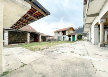 Cortile interno - Villa via onorato 6, Pogno - foto 2