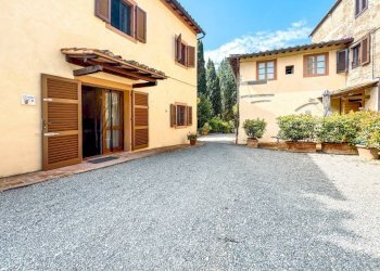 Cortile interno - Villa via di Pulica 6, Montelupo Fiorentino - foto 12