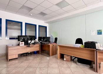 ufficio operativo - Commercial Premises Via Cimarosa 55, Livorno - photo 1