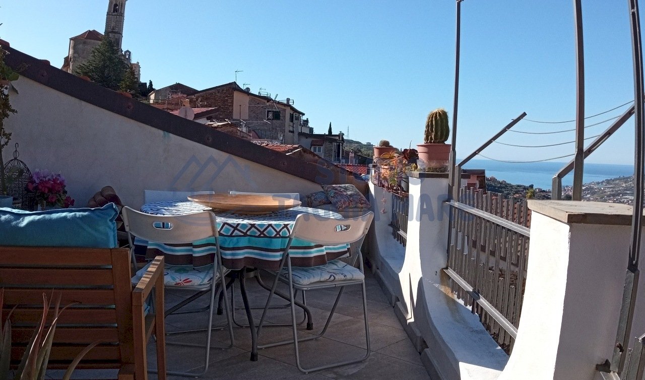 TERRAZZO ALTO CON VISTA 1 - Portion of a house Via Principe Amedeo, Castellaro - photo 3