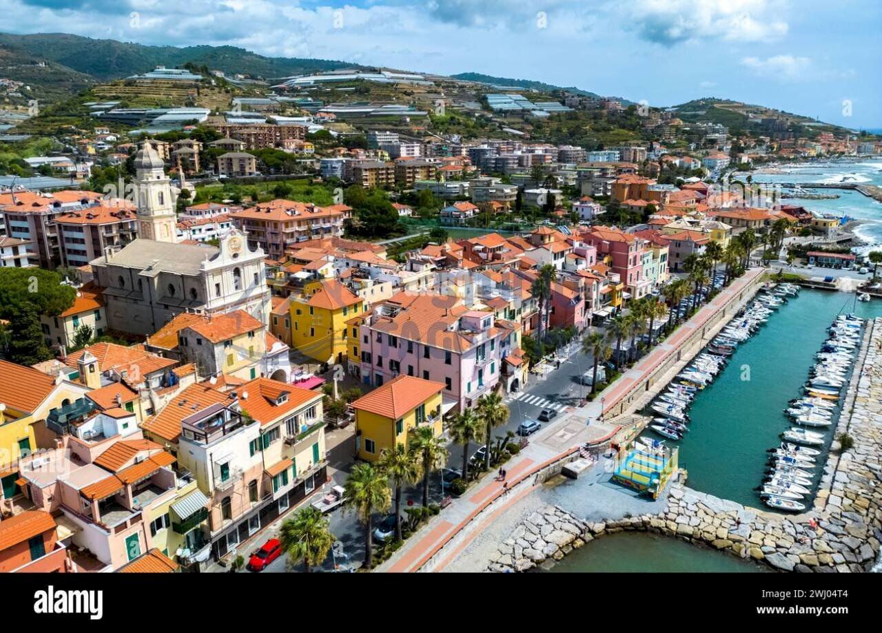veduta-aerea-di-riva-ligure-sulla-riviera-ligure-i - Attico Via Vigne, Riva Ligure - foto 2