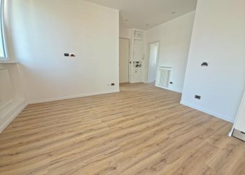 20260529_103932 - Attic Via Lorenzo Pareto 5, Genova (neighborhood Foce) - photo 12