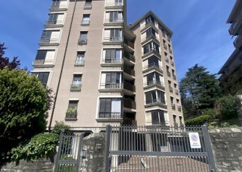 Esterno condominio - Three-room apartment Via Rezzonico 61, Como - photo 1