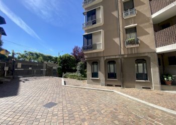 Cortile - Three-room apartment Via Rezzonico 61, Como - photo 2