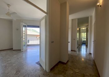 Ingresso, disimpegno e salotto - Three-room apartment Via Rezzonico 61, Como - photo 4