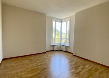 Prima camera da letto - Three-room apartment Via Rezzonico 61, Como - photo 7
