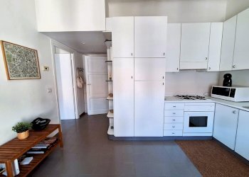 Soggiorno con cucina a vista - Appartamento Via Orti 16, Milano (zona Città Studi) - foto 2