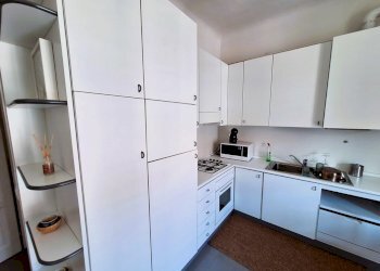 Soggiorno con cucina a vista - Appartamento Via Orti 16, Milano (zona Città Studi) - foto 4