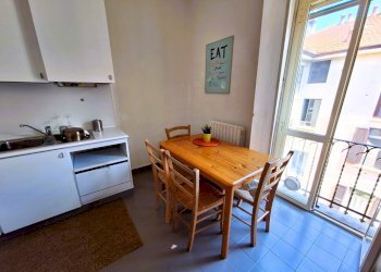 Soggiorno con cucina a vista - Appartamento Via Orti 16, Milano (zona Città Studi) - foto 5