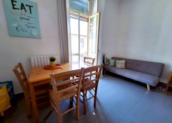 Soggiorno con cucina a vista - Appartamento Via Orti 16, Milano (zona Città Studi) - foto 6