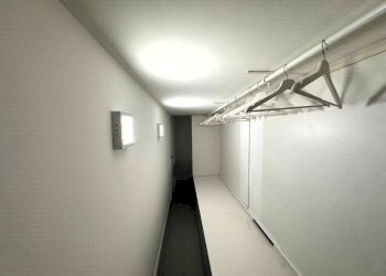 Cabina armadio - One-room apartment Via Giovanni Pacini 57, Milano (neighborhood Lambrate) - photo 23