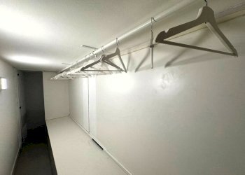Cabina armadio - One-room apartment Via Giovanni Pacini 57, Milano (neighborhood Lambrate) - photo 24