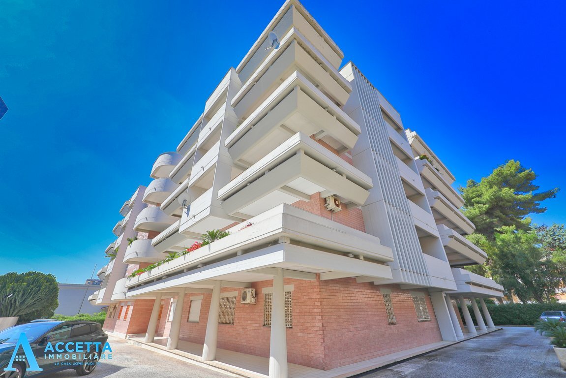 Facciata - Four-room apartment Via Galera Montefusco 11, Taranto - photo 1