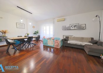 Salone - Appartamento Via Galera Montefusco 11, Taranto - foto 4