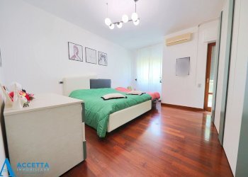 Camera da letto - Appartamento Via Galera Montefusco 11, Taranto - foto 9