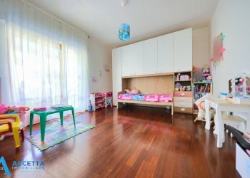 Camera da letto - Appartamento Via Galera Montefusco 11, Taranto - foto 10