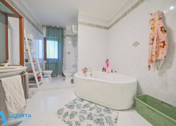 Bagno - Appartamento Via Galera Montefusco 11, Taranto - foto 13
