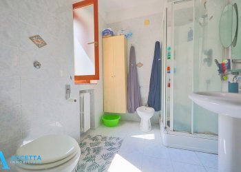 Bagno - Appartamento Via Galera Montefusco 11, Taranto - foto 14