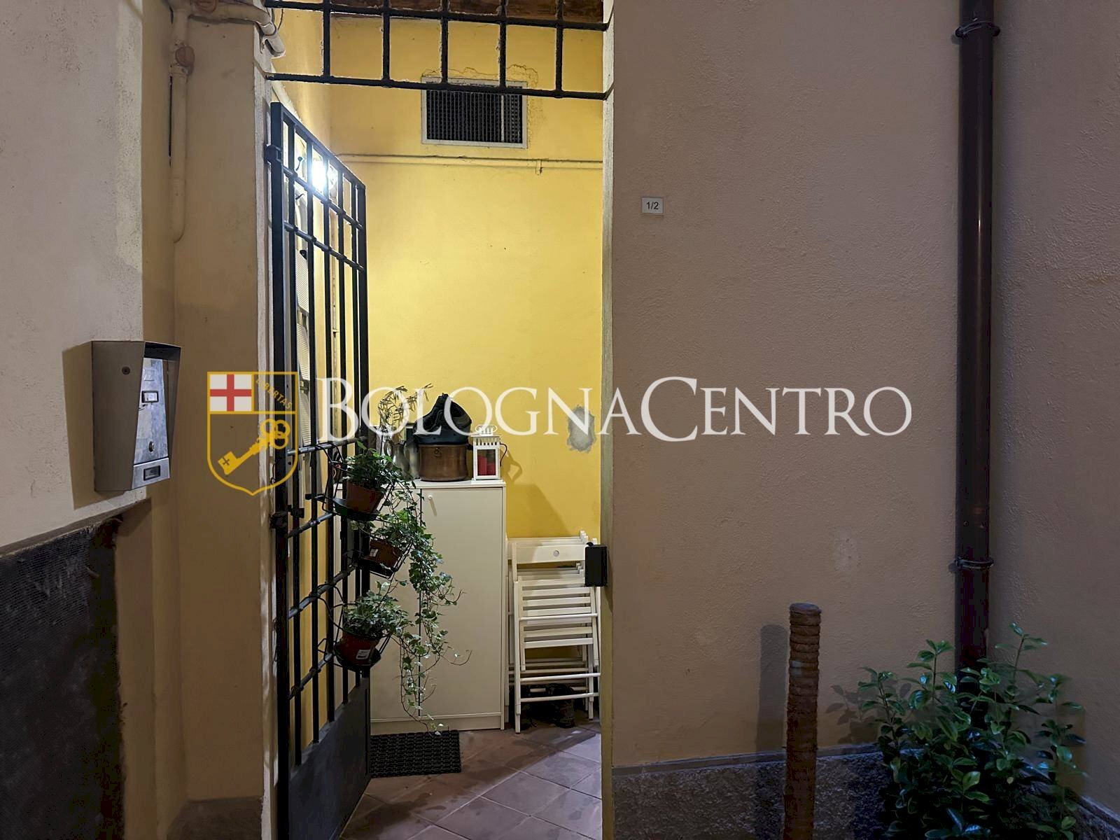 Three-room apartment Bologna (neighborhood Santo Stefano) - photo 3