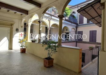 Bilocale Bologna (zona Centro Storico) - foto 1
