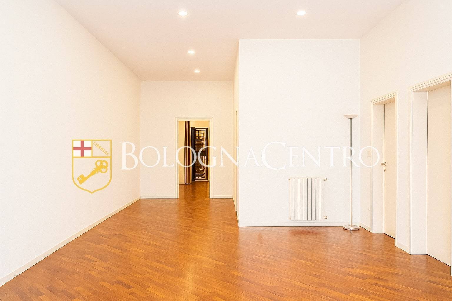 Four-room apartment Bologna (neighborhood Centro Storico) - photo 1
