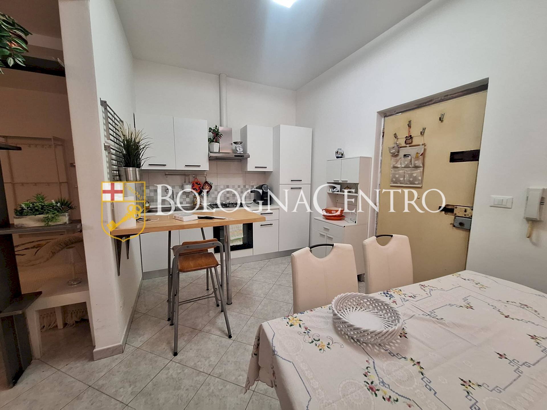 Apartment Bologna (neighborhood Santo Stefano) - photo 2