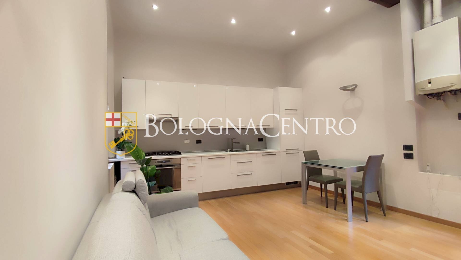Two-room apartment Bologna (neighborhood Centro Storico) - photo 2