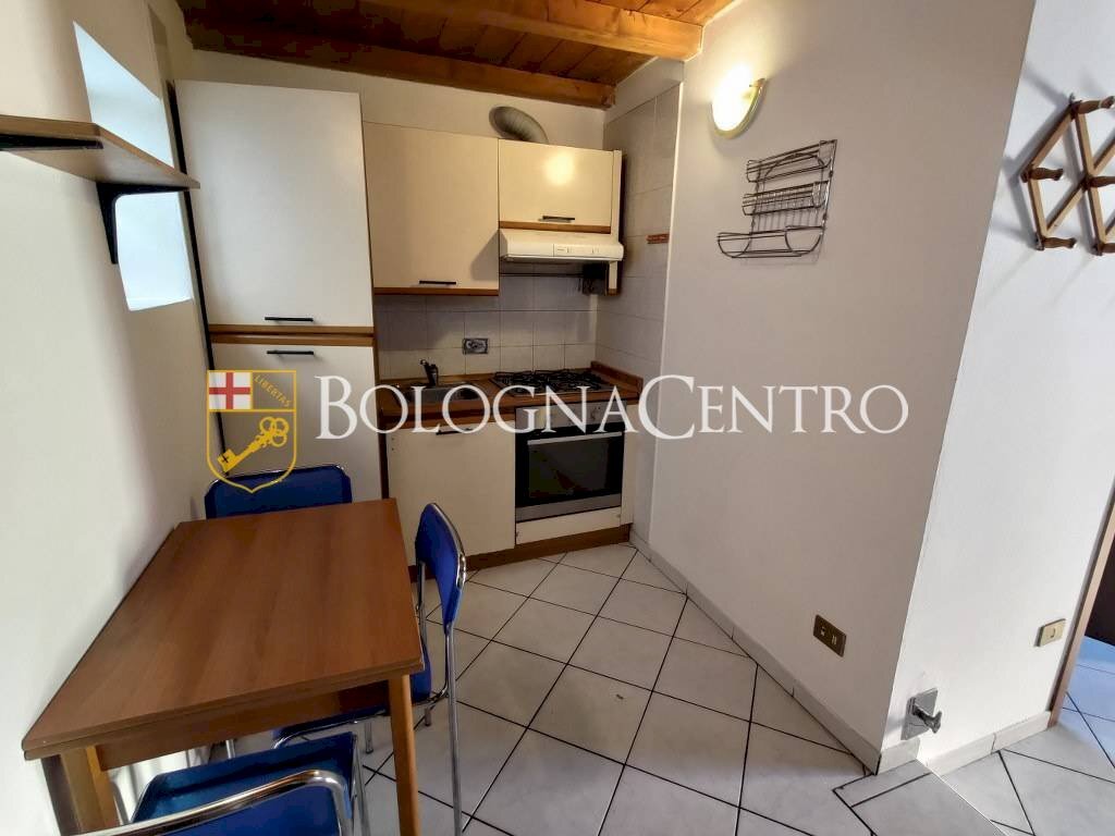 Two-room apartment Bologna (neighborhood Centro Storico) - photo 2
