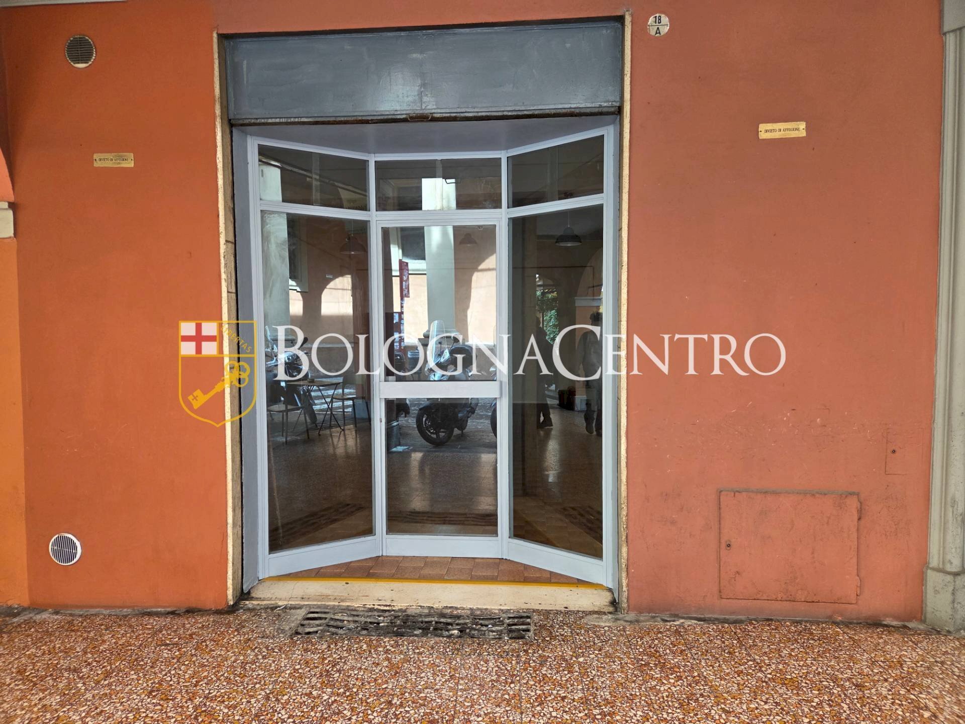 Negozio Bologna (zona Santo Stefano) - foto 2