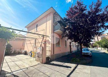 Three-room apartment Via Pasteur, Settimo Torinese - photo 2