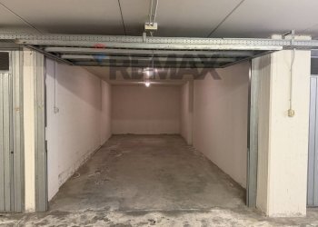 Garage - Parking Via Ninfea, 18
Iseo, Iseo - photo 1