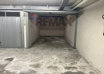 Garage - Parking Via Ninfea, 18
Iseo, Iseo - photo 1