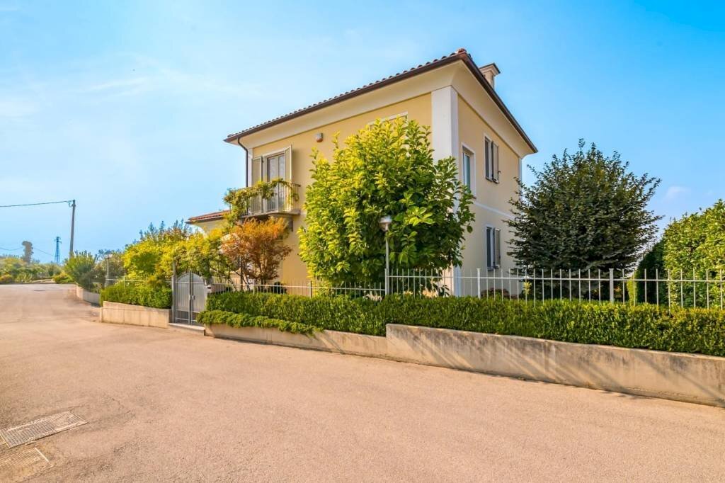 Villa Verduno - photo 2