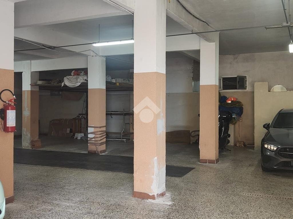 Magazzino via pierino negrotto cambiaso, Genova (zona Rivarolo) - foto 2
