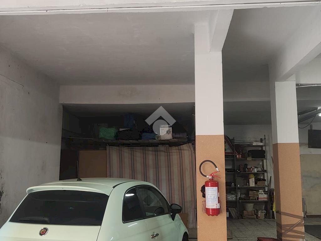 Magazzino via pierino negrotto cambiaso, Genova (zona Rivarolo) - foto 3