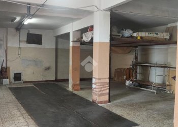 Warehouse via pierino negrotto cambiaso, Genova (neighborhood Rivarolo) - photo 1