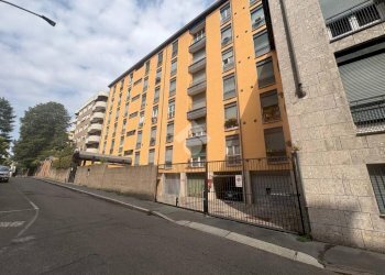 Four-room apartment Via cairoli, Legnano - photo 1