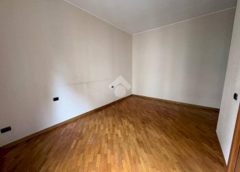 Four-room apartment Via cairoli, Legnano - photo 13