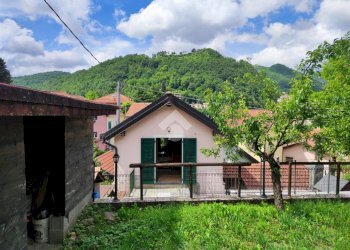 Casa indipendente Località Carpi Inferiore, Montoggio - foto 1