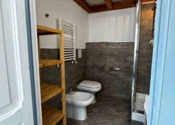 Bagno - Two-room apartment vico della Croce Bianca, Genova (neighborhood Centro Storico) - photo 9