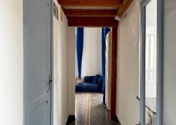 Corridoio - Two-room apartment vico della Croce Bianca, Genova (neighborhood Centro Storico) - photo 12