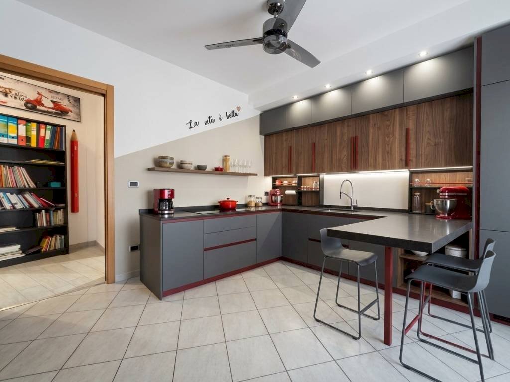 Cucina - Appartamento via dell'Acquedotto, Alba - foto 1
