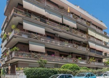 Facciata - Three-room apartment via Luigi Capuana, Roma - photo 1