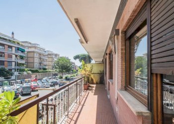 Terrazzo - Three-room apartment via Luigi Capuana, Roma - photo 2