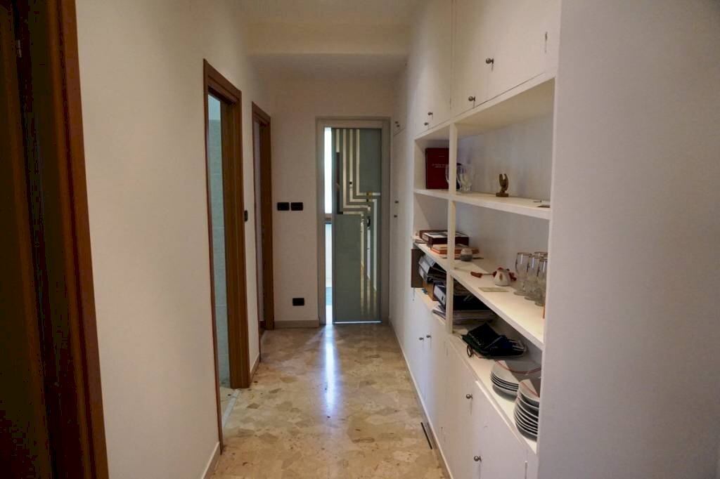 Corridoio - Two-room apartment via Vasco De Gama, 2, Genova (neighborhood Sampierdarena) - photo 3