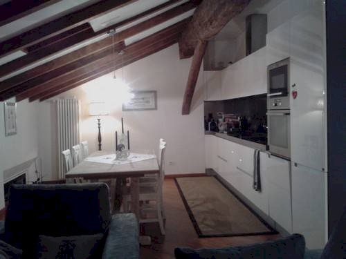 Soggiorno - Bilocale via Galliera, Bologna (zona Centro Storico) - foto 2