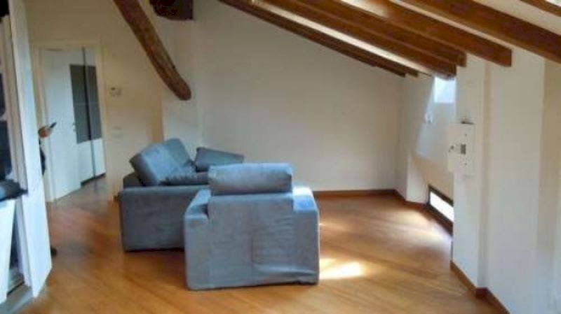 Soggiorno - Bilocale via Galliera, Bologna (zona Centro Storico) - foto 3