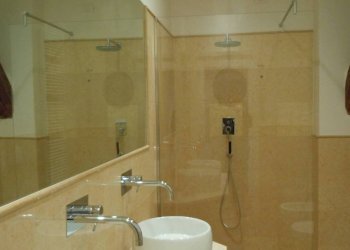 Bagno - Two-room apartment via Galliera, Bologna (neighborhood Centro Storico) - photo 9